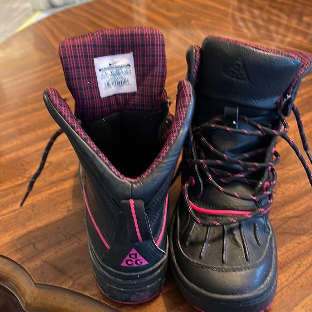 Black/Pink Girls Tennis Shoes